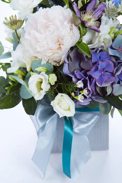 Composición Floral Aislada Sobre Fondo Blanco Ramo Fresco Exuberante Flores — Foto de Stock