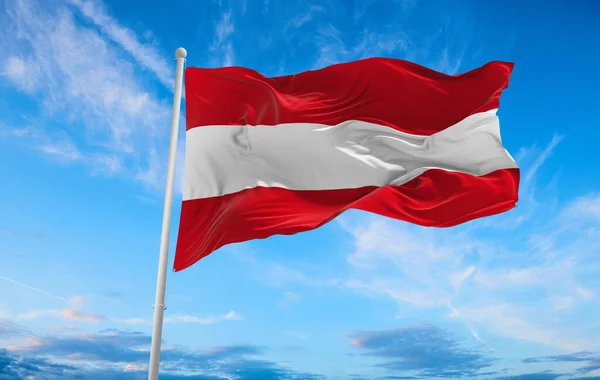 奥地利的大旗在风中飘扬 — 图库照片