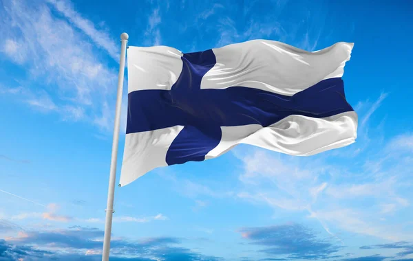 Finlandiya Nın Büyük Bayrağı Rüzgarda Sallanıyor — Stok fotoğraf