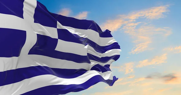 Большой Греческий Флаг Размахивающий Ветру — стоковое фото