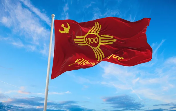 Flagga Albuquerque New Mexico Molnig Himmel Bakgrund Solnedgången Panoramautsikt Patriotiskt — Stockfoto