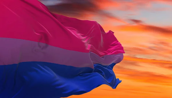 Bisexuell Pride Flagga Viftar Vinden Molnig Himmel Frihet Och Kärlek — Stockfoto