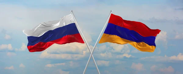 Banderas Rusia Armenia Ondeando Viento Sobre Los Asta Bandera Contra — Foto de Stock
