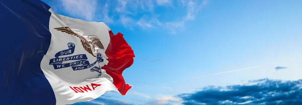 Bandera Iowa Fondo Nublado Del Cielo Puesta Del Sol Concepto —  Fotos de Stock