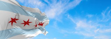 Chicago, Illinois bayrağı, bulutlu arka planda gün batımında, panoramik manzara. Chicago, Illinois hakkında vatansever bir kavram ve geniş afiş için kopya alanı. 3d illüstrasyon.