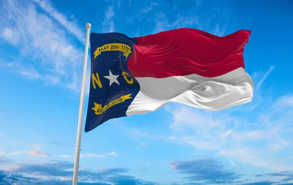 Zászló Észak Karolina Felhős Háttér Naplementekor Hazafias Felfogás Államról Illusztráció — Stock Fotó
