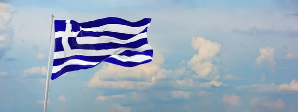 Hellas Flagg Med Skyet Bakgrunn Solnedgang Panoramautsikt Patriotisk Konsept Hellas – stockfoto