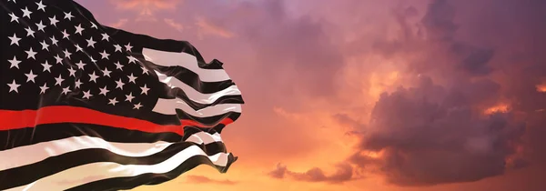 Dunne Rode Lijn Zwarte Vlag Van Met Brandweerrode Lijn Zwaaiend — Stockfoto