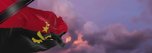 Angolas Nationella Flagga Med Sörjande Band Minne Offer För Krig — Stockfoto