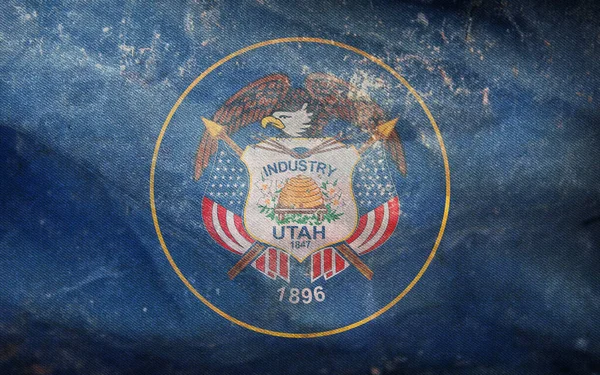 犹他州复古国旗的最高视图 纹理发黑 国旗背景 — 图库照片