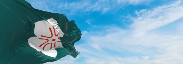 Saga Nın Resmi Bayrağı Güneşli Bir Günde Gökyüzüne Doğru Bayrak — Stok fotoğraf