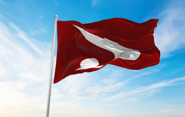 Επίσημη Σημαία Του Νομού Ακίτα Κυματίζει Στον Άνεμο Κοντάρια Σημαίας — Φωτογραφία Αρχείου