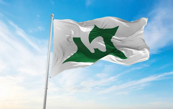 Государственный Флаг Префектуры Аомори Размахивающий Ветру Флагштоках Против Неба Облаками — стоковое фото
