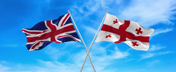 Bandeiras Grã Bretanha Geórgia Acenando Vento Flagelos Contra Céu Com — Fotografia de Stock