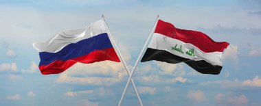 Rusya ve Irak 'ın bayrakları rüzgarda dalgalanırken bayrak direkleri gökyüzüne karşı güneşli bir günde bulutlarla. İki ülke arasındaki ilişkiyi, diyaloğu sembolize ediyor. 3d illüstrasyon,