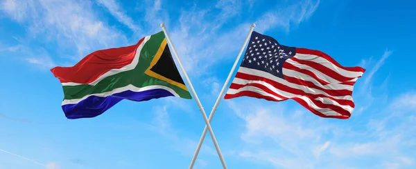 Bandeiras Eua África Sul Acenando Vento Mastins Bandeira Contra Céu — Fotografia de Stock