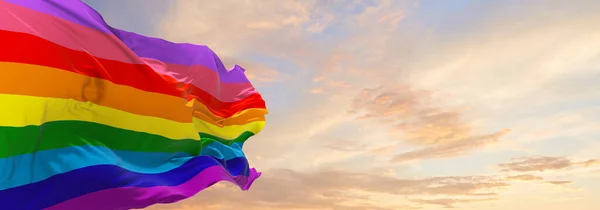 Bandeira Orgulho Nove Riscas Acenando Vento Céu Nublado Conceito Liberdade — Fotografia de Stock