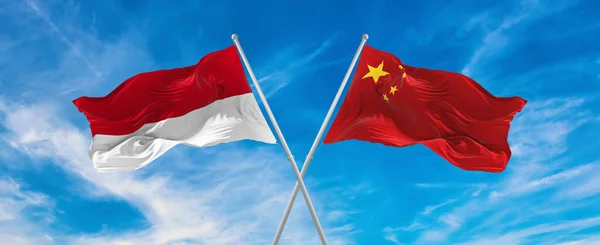 Bandeiras China Mônaco Acenando Vento Flagelos Contra Céu Com Nuvens — Fotografia de Stock