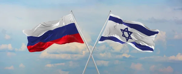 Banderas Rusia Israel Ondeando Viento Sobre Los Asta Bandera Contra — Foto de Stock