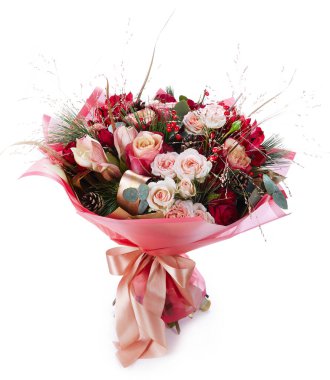 Beyaz renkte izole edilmiş düğün buketi. Taze, yemyeşil renkli çiçekler..