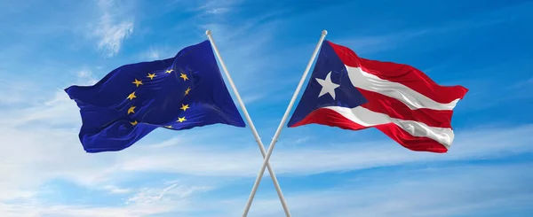 Vlajky Evropské Unie Portorika Vlnící Větru Vlajkových Stožárech Proti Obloze — Stock fotografie