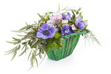 Beyaz renkte izole edilmiş düğün buketi. Taze, yemyeşil renkli çiçekler.,