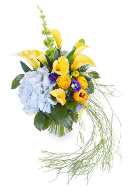 Beyaz renkte izole edilmiş düğün buketi. Taze, yemyeşil renkli çiçekler.,