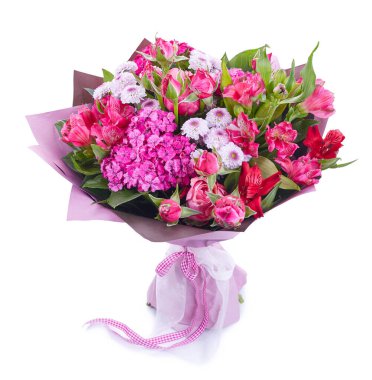 Beyaz renkte izole edilmiş düğün buketi. Taze, yemyeşil renkli çiçekler.,