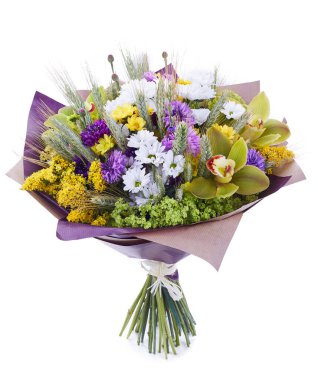 Beyaz renkte izole edilmiş düğün buketi. Taze, yemyeşil renkli çiçekler.,