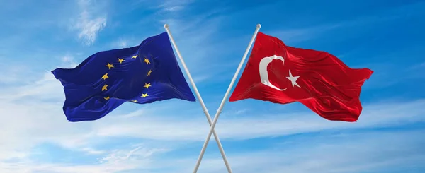 Vlaggen Van Europese Unie Turkije Wapperen Wind Vlaggenmasten Tegen Hemel — Stockfoto