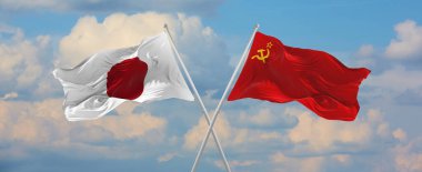 Japonya 'nın bayrakları ve SSCB' nin bayrak direkleri rüzgarda dalgalanırken güneşli bir günde gökyüzüne karşı bulutlar. İki ülke arasındaki ilişkiyi, diyaloğu sembolize ediyor. 3d illüstrasyon,