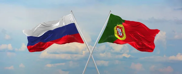 Banderas Rusia Portugal Ondeando Viento Los Asta Bandera Contra Cielo — Foto de Stock