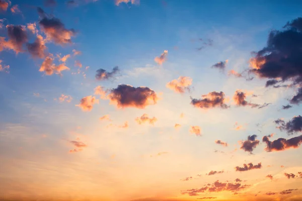 Kilátás Esti Égboltra Felhőkkel Sunset Sky Háttér Sunrise Világító Felhők — Stock Fotó