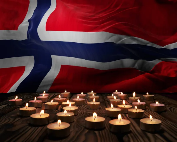 ノルウェー国旗を背景に燃え上がるろうそくを偲ぶ 記念週末 愛国者の退役軍人の日 国家奉仕記念日 木製の表面にろうそくを燃やす 3Dイラスト — ストック写真