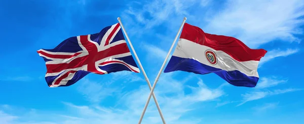 晴れた日にはイギリスやパラグアイの国旗が空に向かって旗竿で風になびく 関係を象徴し 両国間の対話 3Dイラスト — ストック写真