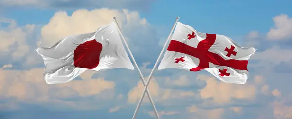 晴れた日には日本とジョージアの旗が旗竿に乗って空に打ち寄せる 関係を象徴し 両国間の対話 3Dイラスト — ストック写真