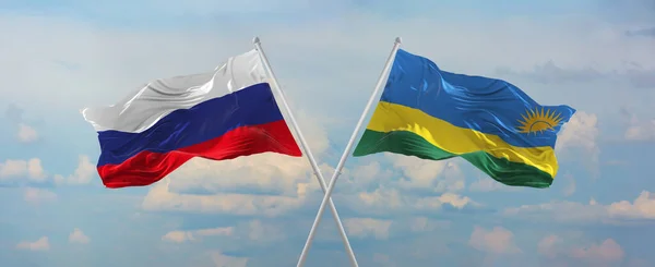 Banderas Rusia Ruanda Ondeando Viento Sobre Mástiles Bandera Contra Cielo — Foto de Stock