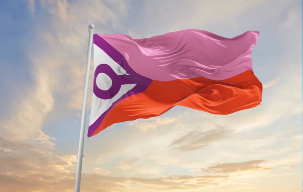 Femboy Tomgirl Calicogirl Vlag Zwaaiend Wind Bij Bewolkte Lucht Vrijheid — Stockfoto