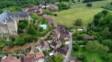Fransa 'nın Perigord kentindeki Saint-Cyprien köyü gökyüzünden görüldü.