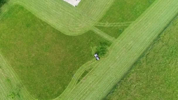 Cortacésped Montando Acción Visto Desde Cielo — Vídeos de Stock