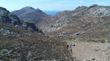 Yunanistan 'ın Kiklad adasındaki Serifos adasındaki Chora köyü gökyüzünden