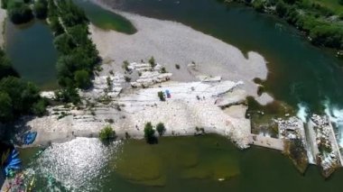 Fransa 'daki Ardeche vadileri gökyüzünden görünüyor.