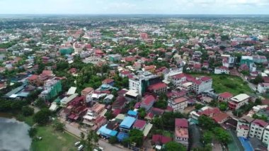 Kamboçya 'daki Siem Reap şehri gökyüzünden görüldü