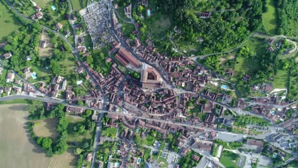 Village de Saint-Cyprien en Périgord en France vue du ciel — Stock video