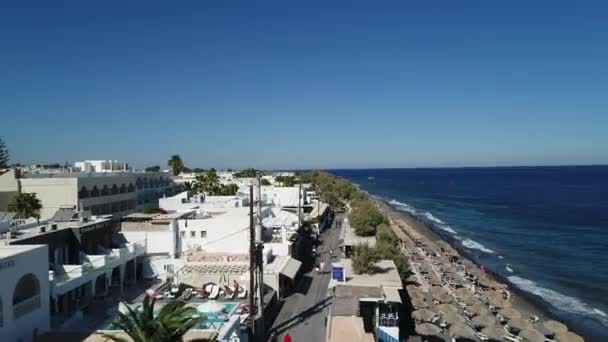 Ville de Santorin sur l'île de Santorin dans les Cyclades en Grèce vue du ciel — Stok video