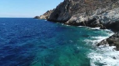 Yunanistan 'ın Kiklad adasındaki Serifos adasındaki Psili Ammos plajı gökyüzünden görüldü