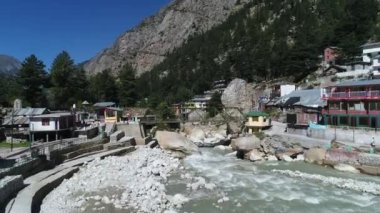 Hindistan 'ın Uttarakhand eyaletindeki Gangotri köyü gökyüzünden görüldü.