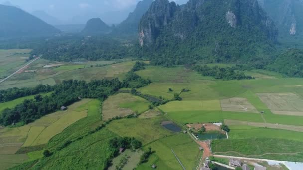 Φυσικά Τοπία Γύρω Από Την Πόλη Του Vang Vieng Στο — Αρχείο Βίντεο