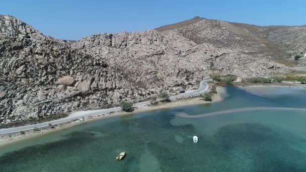 Yunanistan Cyclades Bölgesindeki Paros Adasındaki Naoussa Daki Piperi Plajı Hava — Stok video