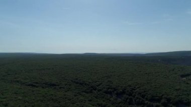 Fransa 'daki Ardeche vadileri gökyüzünden görünüyor.